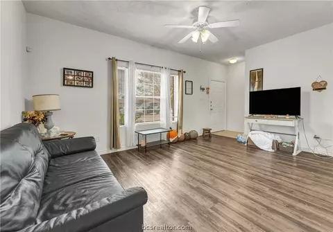 2427 Berger Dr, Bryan, TX 77802 photo 4