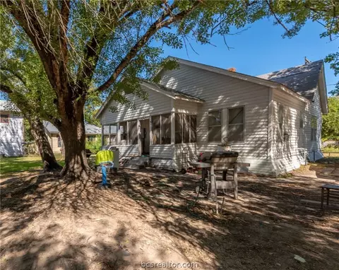 937 Avenue A, Somerville, TX 77879