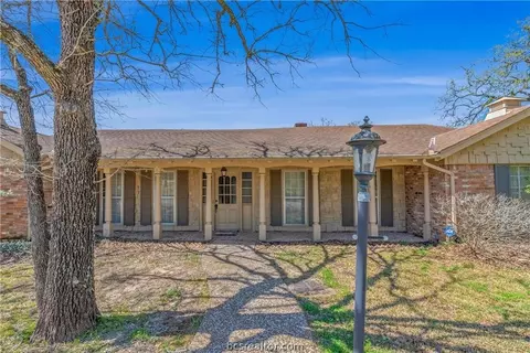 10566 N Dowling Rd, College Station, TX 77845