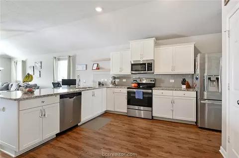 2121 Dumfries Dr, Bryan, TX 77807 photo 4