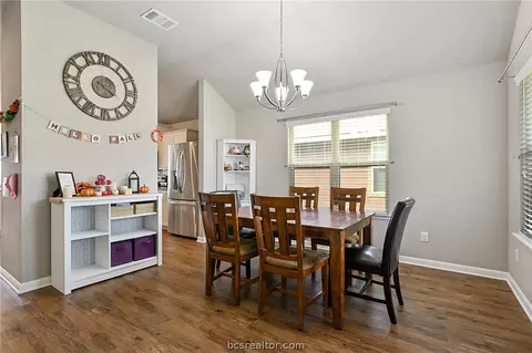2121 Dumfries Dr, Bryan, TX 77807 photo 8