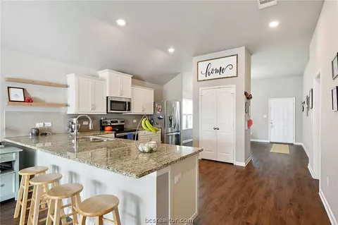 2121 Dumfries Dr, Bryan, TX 77807 photo 5
