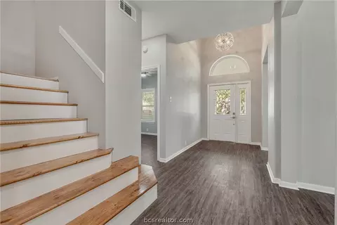 2306 Valley View Dr, Bryan, TX 77802 photo 6