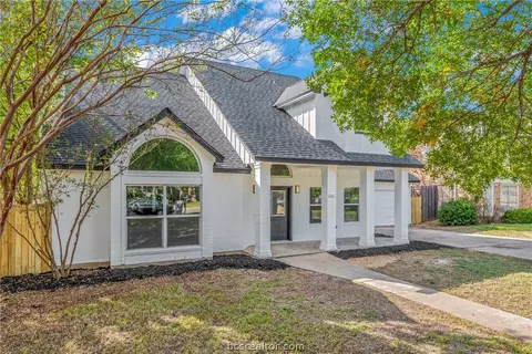 2306 Valley View Dr, Bryan, TX 77802 photo 2