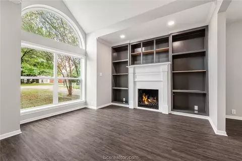 2306 Valley View Dr, Bryan, TX 77802 photo 9
