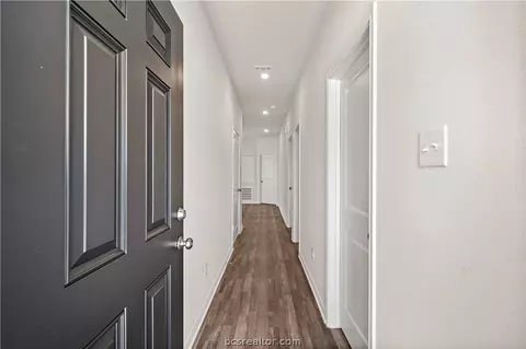 5501 Fox Blf, Bryan, TX 77807 photo 2