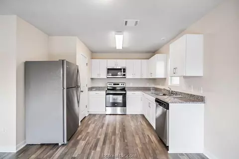 5501 Fox Blf, Bryan, TX 77807 photo 9