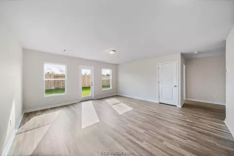 5501 Fox Blf, Bryan, TX 77807 photo 11