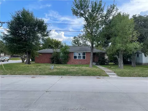 201 Fairway Dr, Bryan, TX 77801