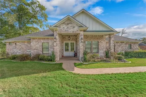 3918 Austins Estates Dr, Bryan, TX 77808 photo 1