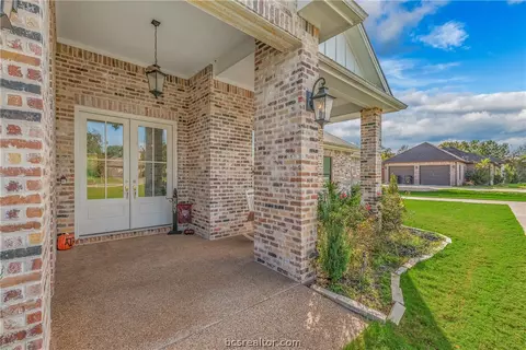3918 Austins Estates Dr, Bryan, TX 77808 photo 2