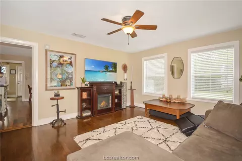 1019 E 27th St, Bryan, TX 77803 photo 3