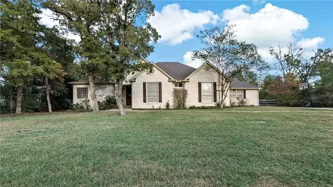 11077 Lakefront Dr, College Station, TX 77845