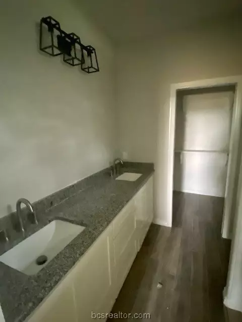 245 Peach, Bryan, TX 77803 photo 7