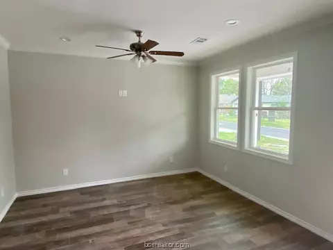 245 Peach, Bryan, TX 77803 photo 5