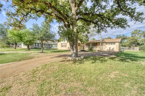 702 Esther, Bryan, TX 77802 photo 6