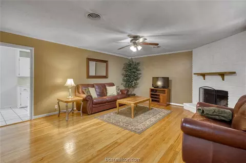 702 Esther, Bryan, TX 77802 photo 9