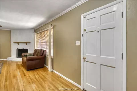 702 Esther, Bryan, TX 77802 photo 11