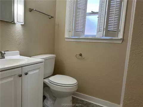 702 Esther, Bryan, TX 77802 photo 18