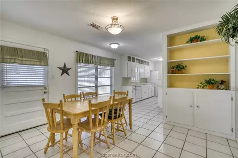 702 Esther, Bryan, TX 77802 photo 4