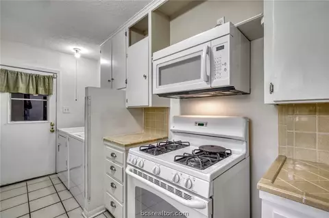 702 Esther, Bryan, TX 77802 photo 13