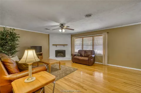 702 Esther, Bryan, TX 77802 photo 2
