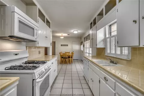 702 Esther, Bryan, TX 77802 photo 12