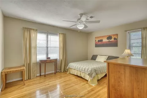 702 Esther, Bryan, TX 77802 photo 5