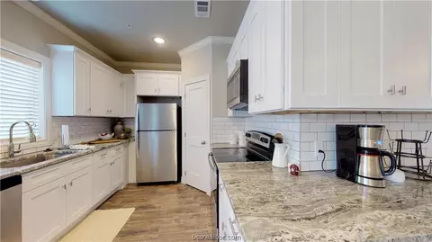 604 Clay St, Bryan, TX 77801 photo 4