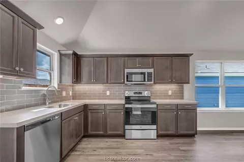2860 Messenger Way, Bryan, TX 77803 photo 3