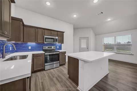 2863 Messenger Way, Bryan, TX 77803 photo 5