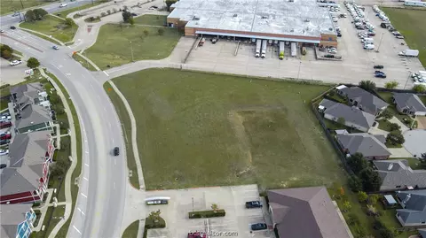 2735 Nash St, Bryan, TX 77802 photo 3