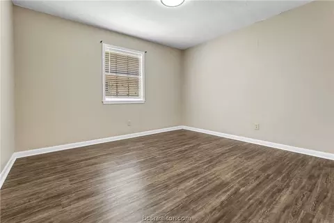 1711 Luza St, Bryan, TX 77802 photo 2