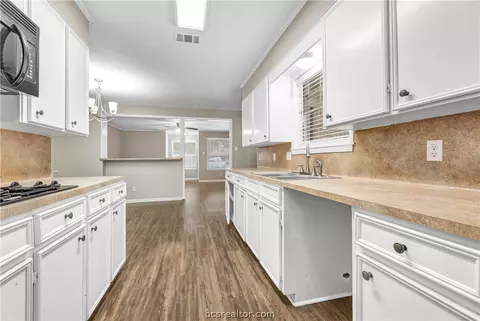 1711 Luza St, Bryan, TX 77802 photo 9