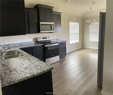 1969 Cartwright St, Bryan, TX 77807 photo 5