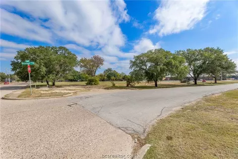 511 W Carson St, Bryan, TX 77801 photo 3