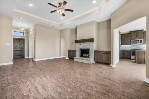2913 Spector Dr, Bryan, TX 77803 photo 2