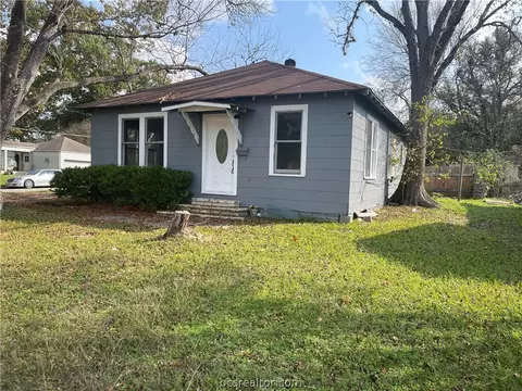 910 E Washington, Navasota, TX 77868
