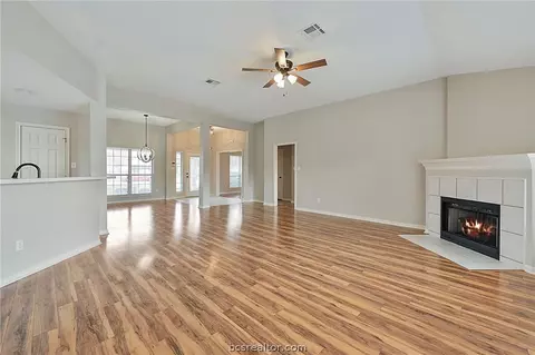 3918 Brighton Dr, Bryan, TX 77802 photo 6