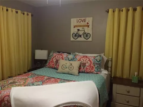 406 Olive St, Bryan, TX 77801 photo 19
