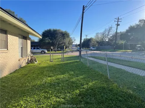 406 Olive St, Bryan, TX 77801 photo 17