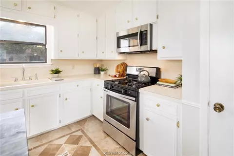 4516 Sutton Ct, Bryan, TX 77802 photo 9