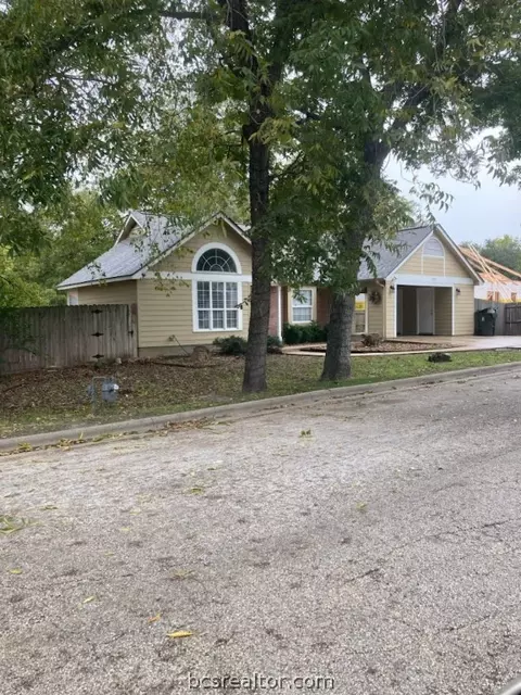1105 E 24th St, Bryan, TX 77803 photo 1