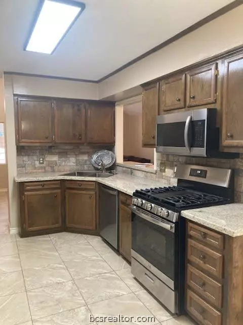 1105 E 24th St, Bryan, TX 77803 photo 8
