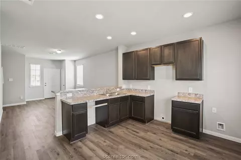 992 Rice Dr, Bryan, TX 77803 photo 8