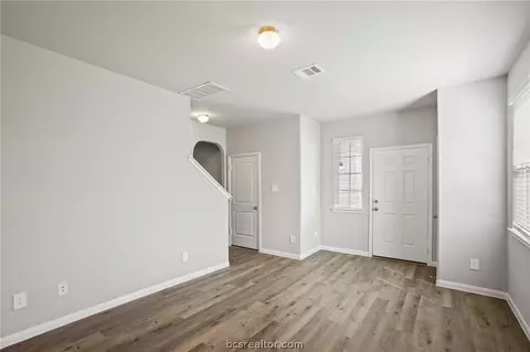 992 Rice Dr, Bryan, TX 77803 photo 6