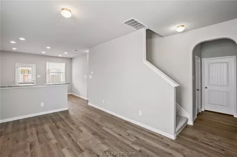 992 Rice Dr, Bryan, TX 77803 photo 3
