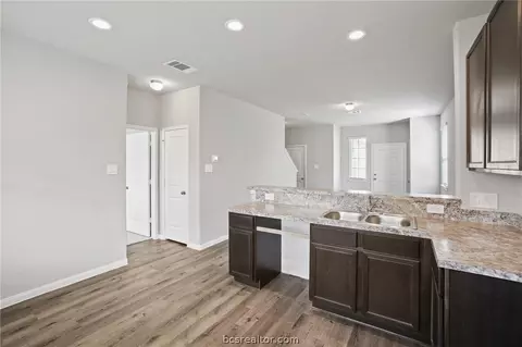 992 Rice Dr, Bryan, TX 77803 photo 9