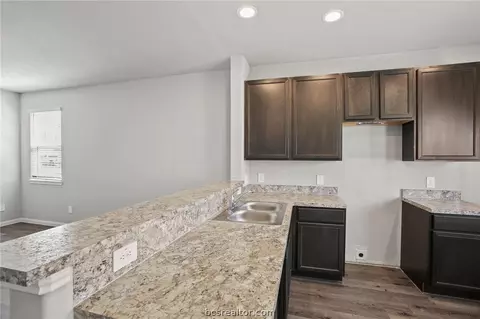 992 Rice Dr, Bryan, TX 77803 photo 7