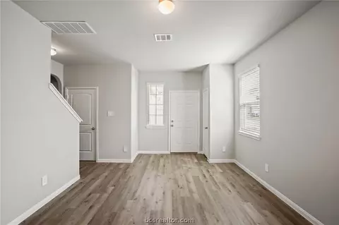 992 Rice Dr, Bryan, TX 77803 photo 5